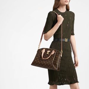 Authentic Louis Vuitton Rivoli MM 🤎✨🤎✨🤎